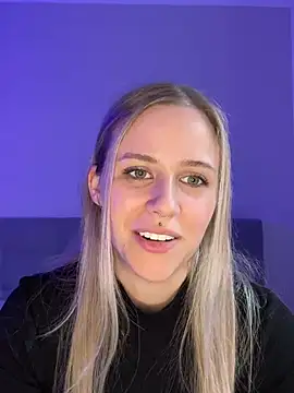 lunawolf21 online show from February 20, 2025, 7:23 am