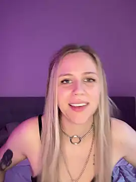 lunawolf21 online show from February 23, 2025, 7:11 am