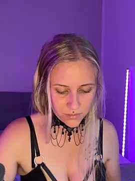 lunawolf21 online show from September 27, 2025, 8:52 am