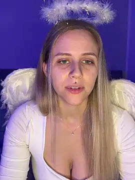 lunawolf21 online show from December 3, 2025, 7:38 am