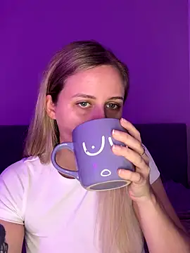 lunawolf21 online show from December 16, 2025, 7:35 am