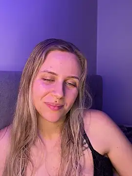 lunawolf21 online show from February 2, 2026, 7:56 pm