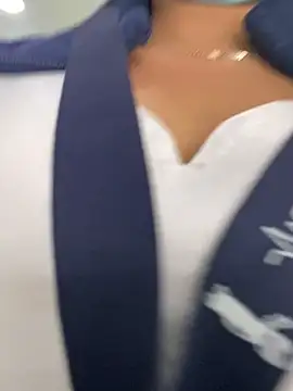 Keittly  online show from November 15, 2025, 1:18 pm