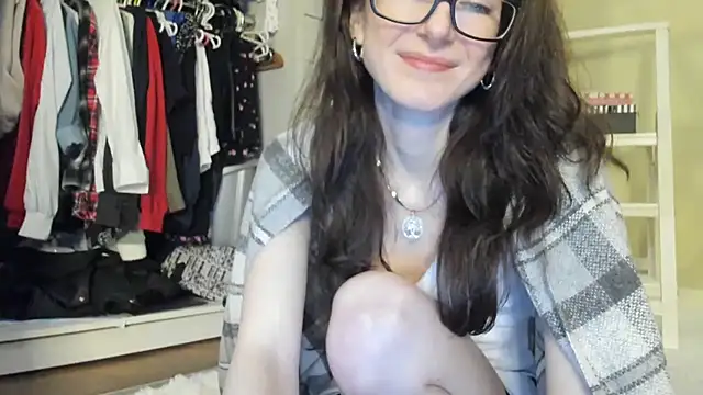 Snapshot of Baby_Jewel chatting on December 10, 2024, 12:38 pm Baby Jewel online show from December 10, 2024, 12:38 pm