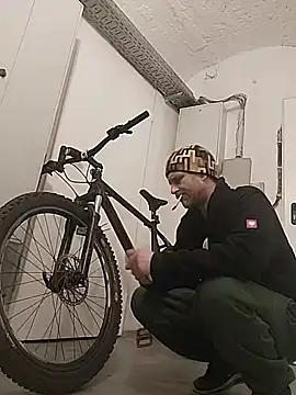 Gilgamesch1704 online show from February 9, 2025, 4:50 pm