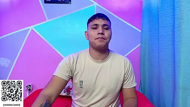 couple lovelyds online show from January 8, 2026, 8:33 pm