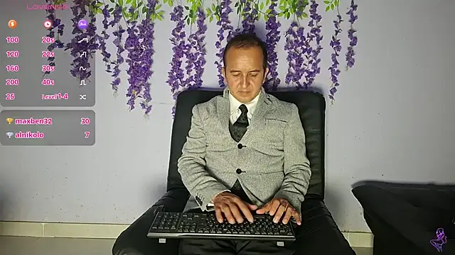 yazforeSolo online show from February 10, 2026, 2:15 am