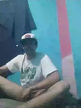 Snapshot of gerinwatch chatting on December 17, 2024, 2:01 am gerinwatch online show from December 17, 2024, 2:01 am