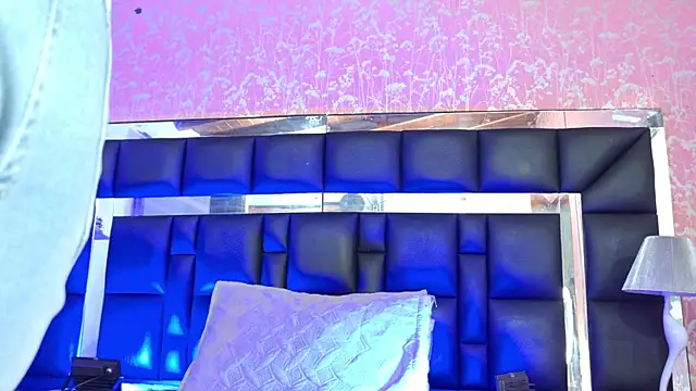 Sofia martiin online show from September 16, 2025, 3:07 am