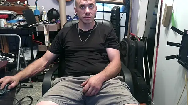 ScubaStevex online show from November 6, 2025, 1:12 pm