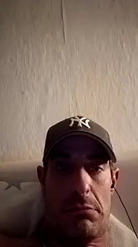 Danny22333 online show from April 16, 2026, 12:22 am