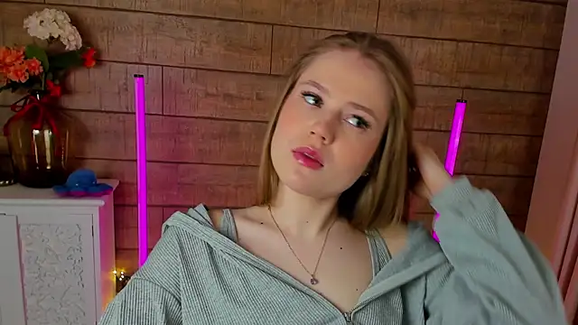 SelinSwarovski online show from March 2, 2025, 4:21 pm