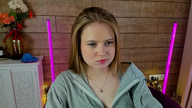 SelinSwarovski online show from March 3, 2025, 1:42 am