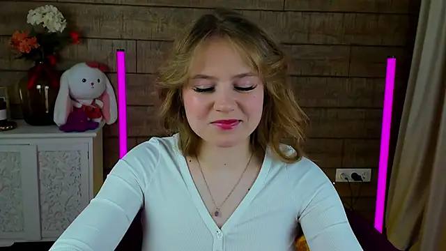 SelinSwarovski online show from March 8, 2025, 7:31 pm