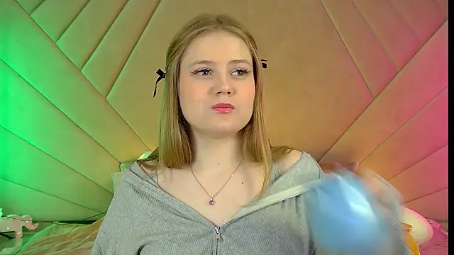 SelinSwarovski online show from March 17, 2025, 1:57 am