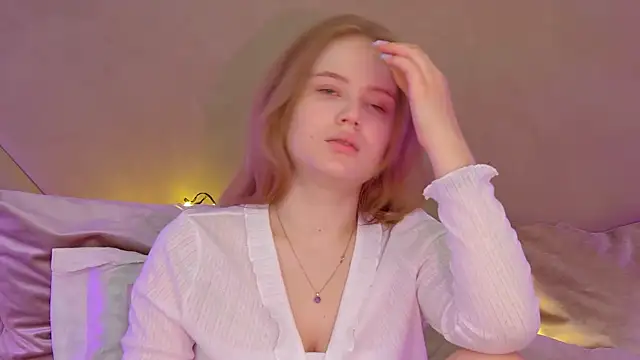 SelinSwarovski online show from September 12, 2025, 4:18 pm