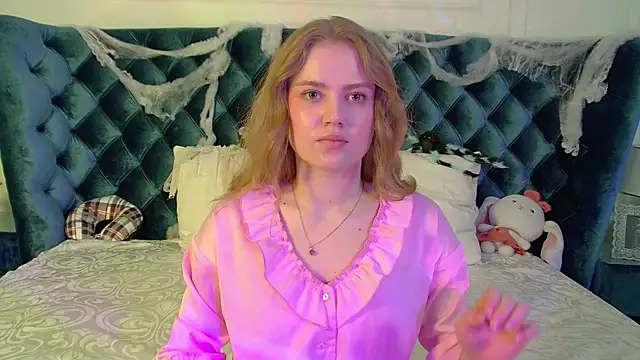 SelinSwarovski online show from October 30, 2025, 6:08 pm