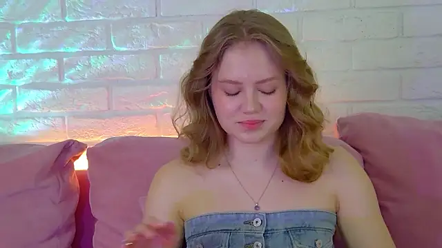 SelinSwarovski online show from November 27, 2025, 6:21 pm