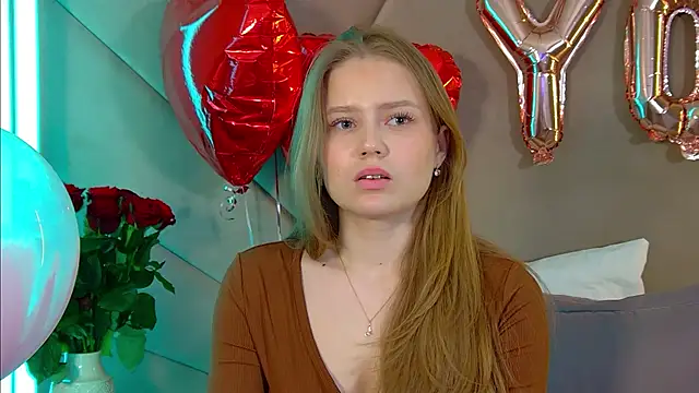 SelinSwarovski online show from February 16, 2026, 4:41 am