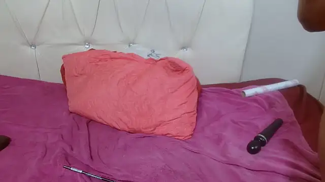 AuntyBigMadam87 online show from September 9, 2025, 11:37 pm