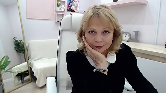 Milla Cutie18 online show from March 3, 2025, 9:00 am