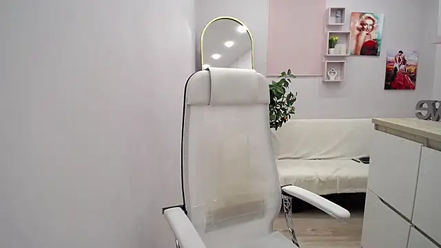 Milla Cutie18 online show from February 11, 2026, 5:23 am