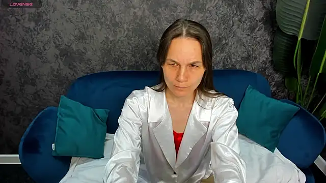 Snapshot of Lillian_White chatting on February 19, 2025, 6:44 am Lillian White online show from February 19, 2025, 6:44 am