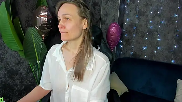 Lillian White online show from February 15, 2026, 1:02 am