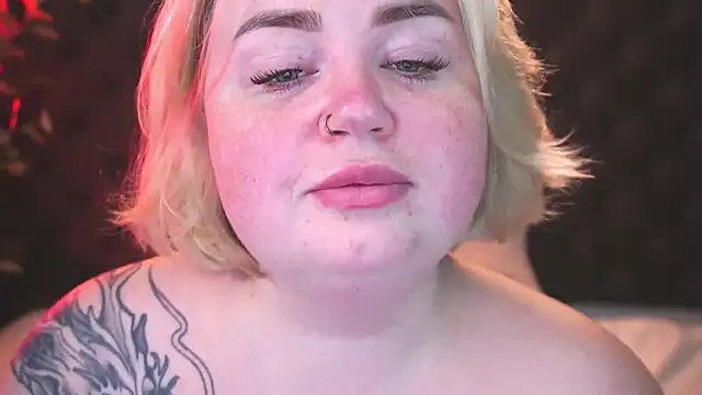 Snapshot of ZaraReignn chatting on November 9, 2025, 8:18 pm ZaraReignn online show from November 9, 2025, 8:18 pm