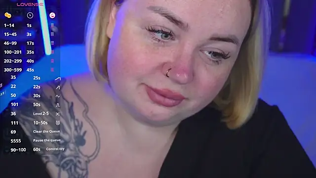 Snapshot of ZaraReignn chatting on December 16, 2025, 8:36 pm ZaraReignn online show from December 16, 2025, 8:36 pm