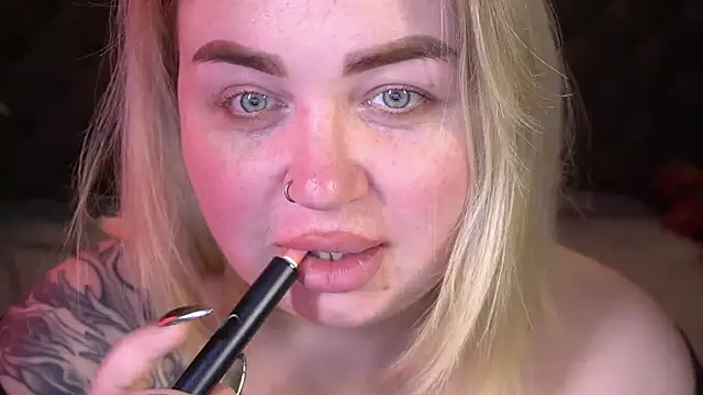 ZaraReignn online show from April 19, 2026, 7:49 pm