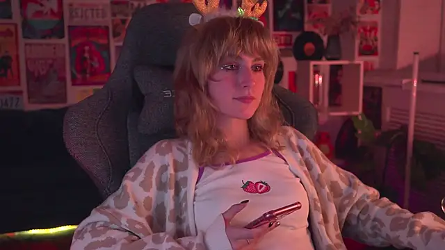 Snapshot of LuxRayi chatting on December 25, 2024, 9:13 am LuxRayi online show from December 25, 2024, 9:13 am