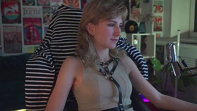 Snapshot of LuxRayi chatting on December 26, 2024, 6:30 am LuxRayi online show from December 26, 2024, 6:30 am