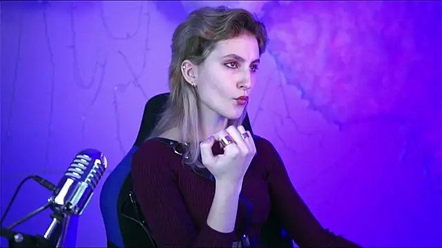 Snapshot of LuxRayi chatting on January 5, 2025, 3:23 pm LuxRayi online show from January 5, 2025, 3:23 pm