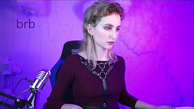 Snapshot of LuxRayi chatting on January 5, 2025, 9:57 pm LuxRayi online show from January 5, 2025, 9:57 pm