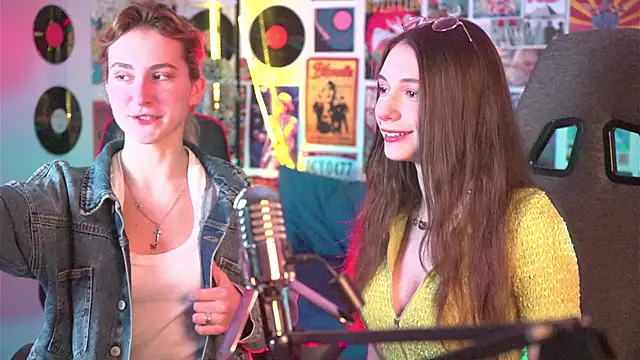 Snapshot of LuxRayi chatting on January 10, 2025, 3:16 pm LuxRayi online show from January 10, 2025, 3:16 pm