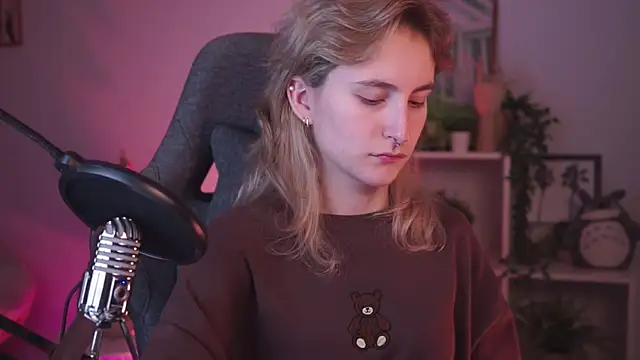 Snapshot of LuxRayi chatting on January 13, 2025, 8:58 am LuxRayi online show from January 13, 2025, 8:58 am