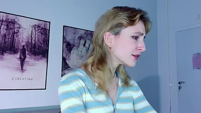 Snapshot of LuxRayi chatting on January 18, 2025, 3:05 pm LuxRayi online show from January 18, 2025, 3:05 pm