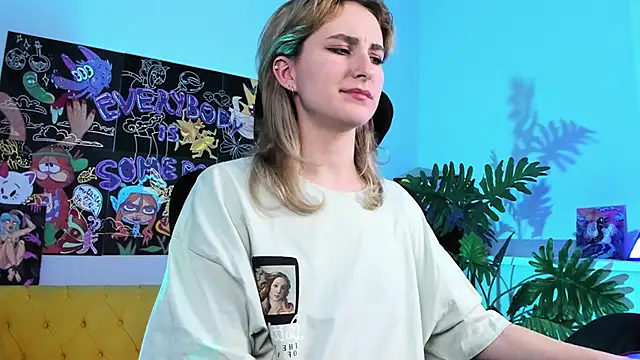 Snapshot of LuxRayi chatting on February 18, 2025, 12:15 am LuxRayi online show from February 18, 2025, 12:15 am