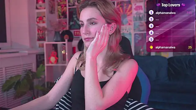 Snapshot of LuxRayi chatting on February 20, 2025, 12:08 am LuxRayi online show from February 20, 2025, 12:08 am