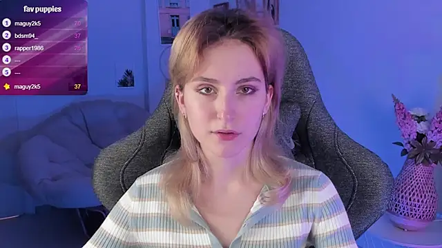 Snapshot of LuxRayi chatting on February 25, 2025, 5:58 pm LuxRayi online show from February 25, 2025, 5:58 pm