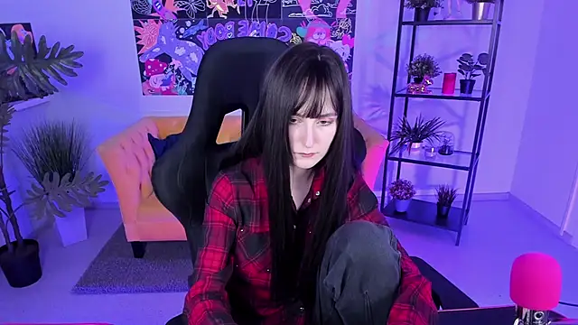 Snapshot of LuxRayi chatting on March 14, 2025, 12:21 am LuxRayi online show from March 14, 2025, 12:21 am