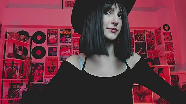 Snapshot of LuxRayi chatting on March 19, 2025, 5:50 pm LuxRayi online show from March 19, 2025, 5:50 pm