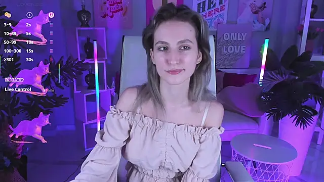 Snapshot of LuxRayi chatting on September 9, 2025, 6:07 pm LuxRayi online show from September 9, 2025, 6:07 pm