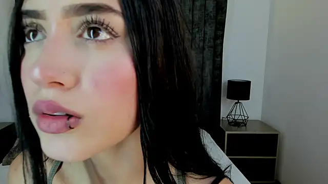 NataGarcia online show from December 12, 2024, 3:37 pm