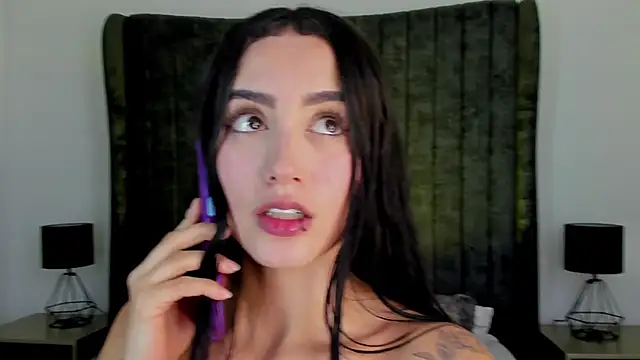 NataGarcia online show from December 17, 2024, 6:09 pm