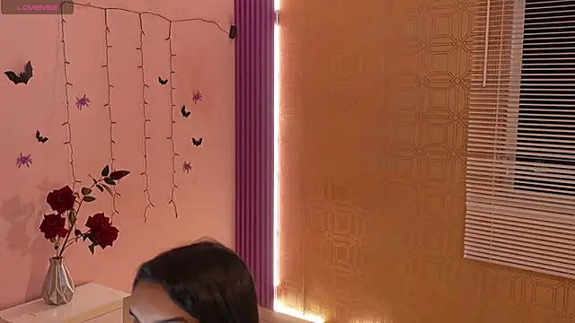 Bella19  online show from October 21, 2025, 9:15 pm