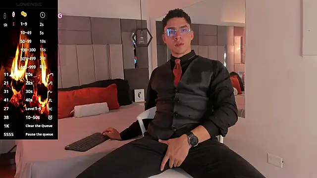 LiamNovak online show from November 27, 2025, 12:51 pm