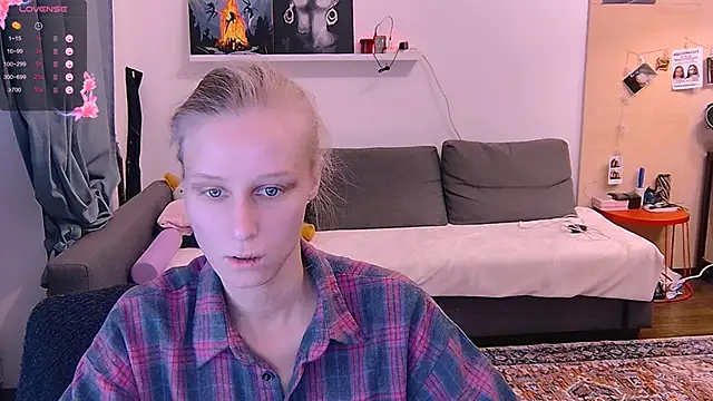 KatiKate online show from October 5, 2025, 6:06 pm