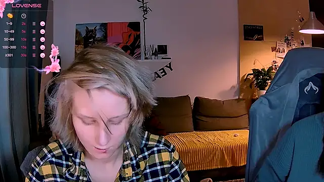 KatiKate online show from November 12, 2025, 3:23 pm